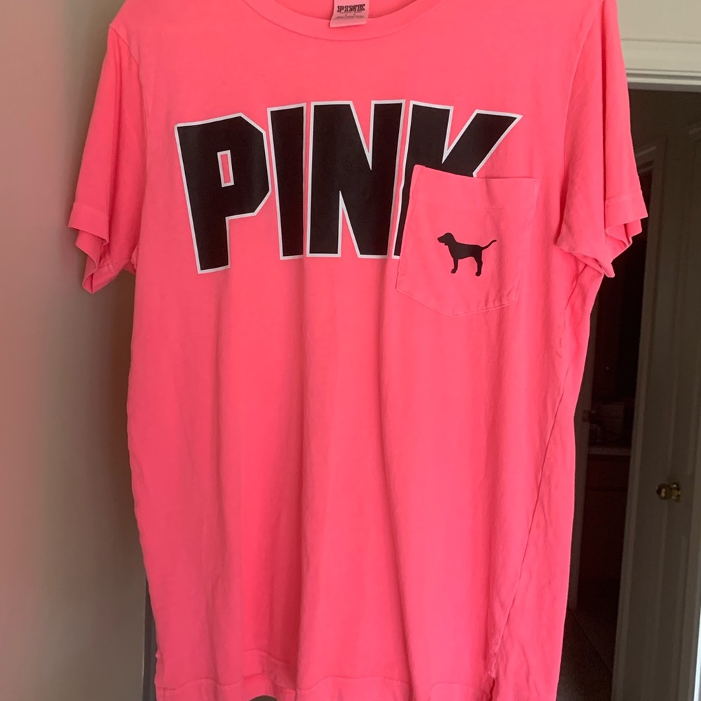 Pocket T-shirt.